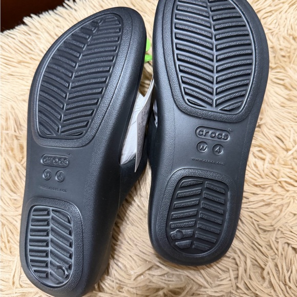 CROCS Black Toe-Post Women’s 4 Sandals with Gray Footbed - Picture 4 of 5